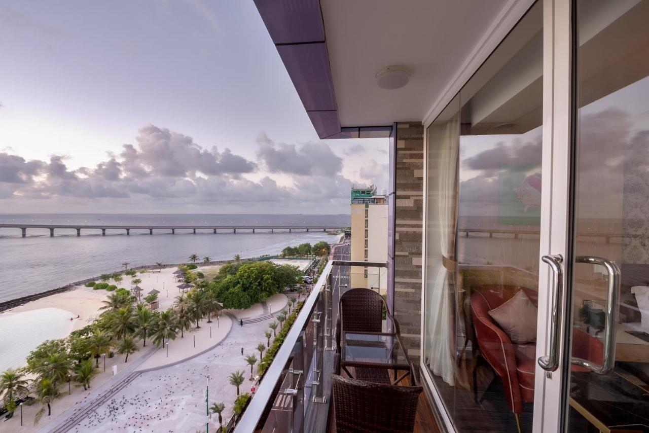 Deluxe Double Room Balcony Sea View Return Airport Transfer on Food & Beverage