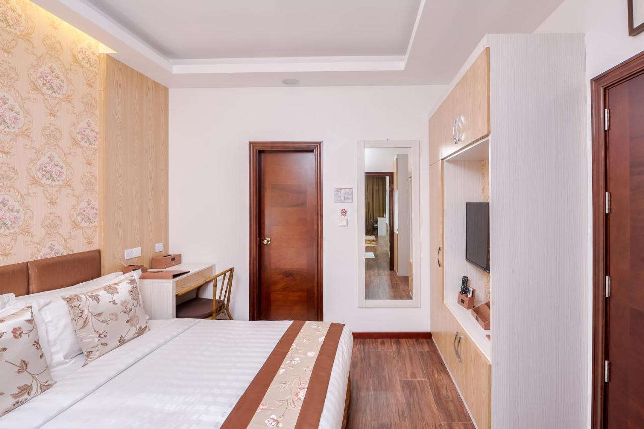 Superior Queen Room Return Airport Transfer on Food & Beverage