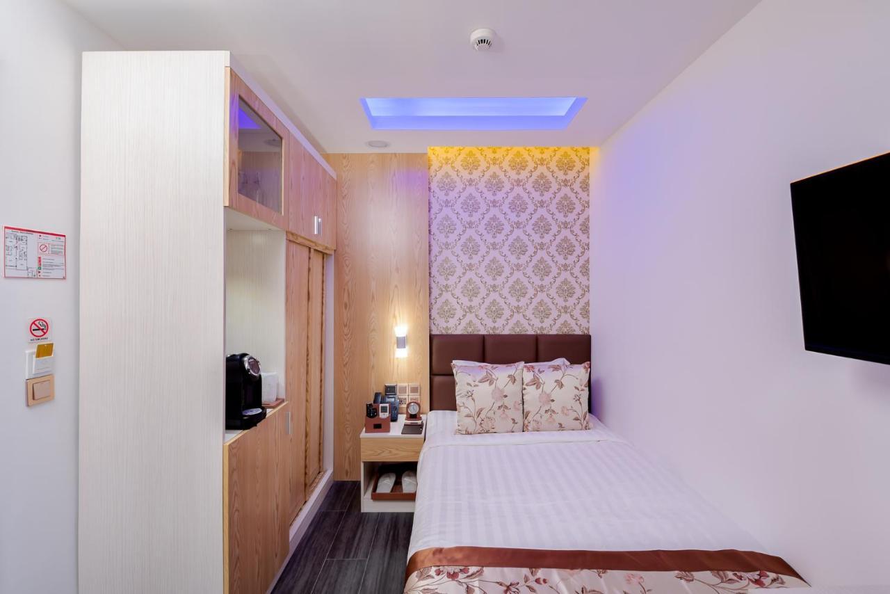 Standard Single Room Return Airport Transfer on Food & Beverage