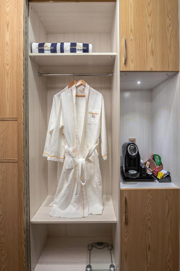 Deluxe Double Room Balcony Sea View Return Airport Transfer on Food & Beverage