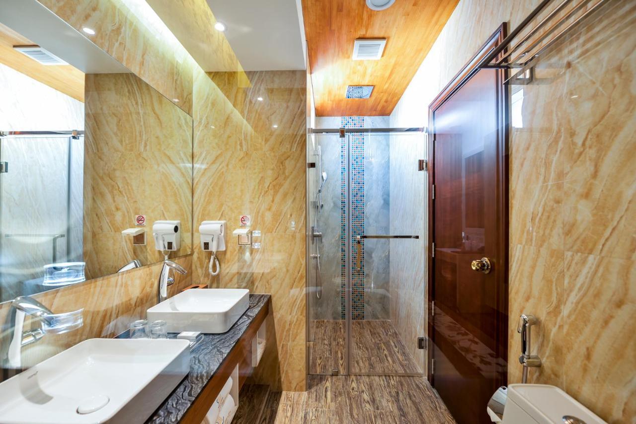 Deluxe Double Room Balcony Sea View Return Airport Transfer on Food & Beverage