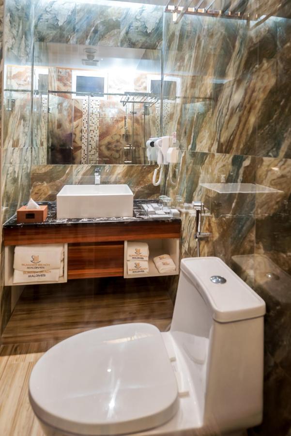 Superior Queen Room Return Airport Transfer on Food & Beverage