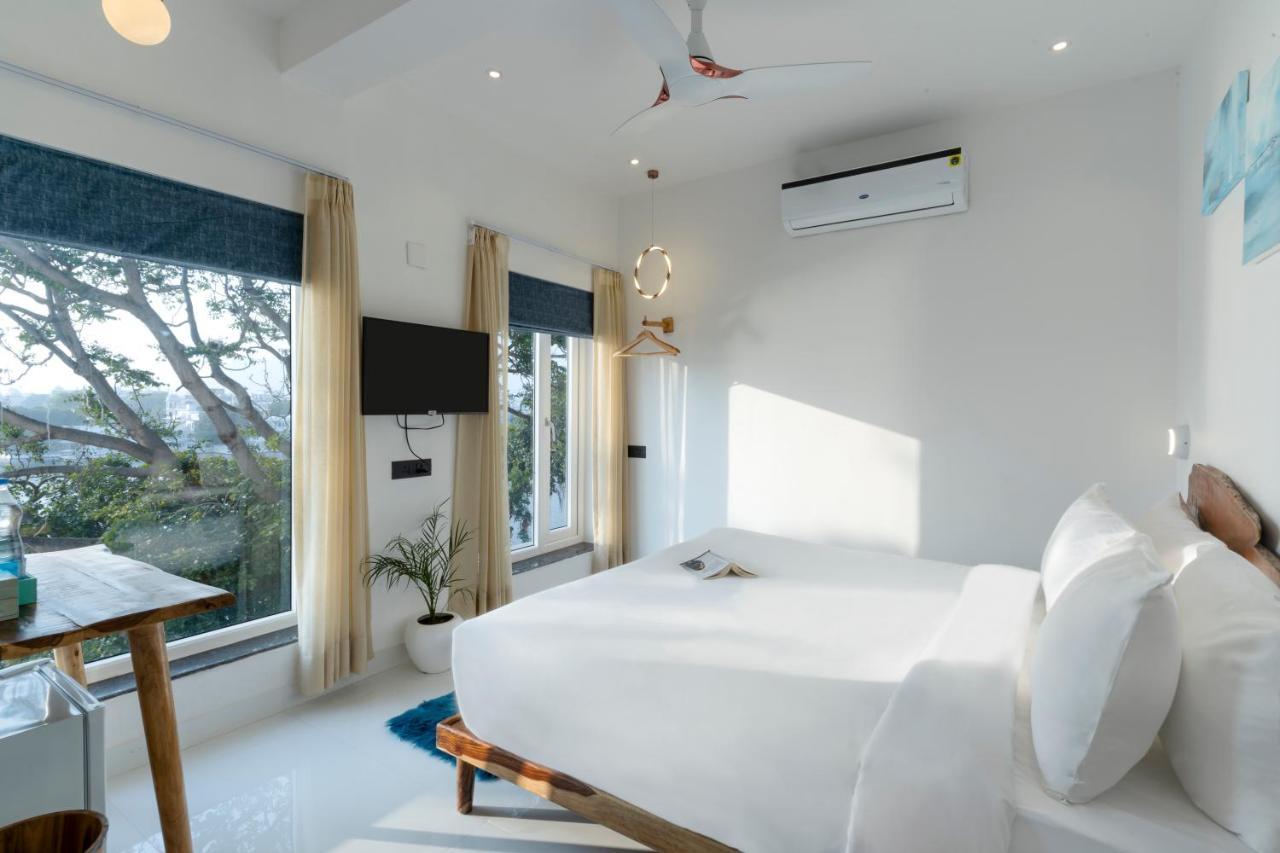 Deluxe Double Room with Lake View