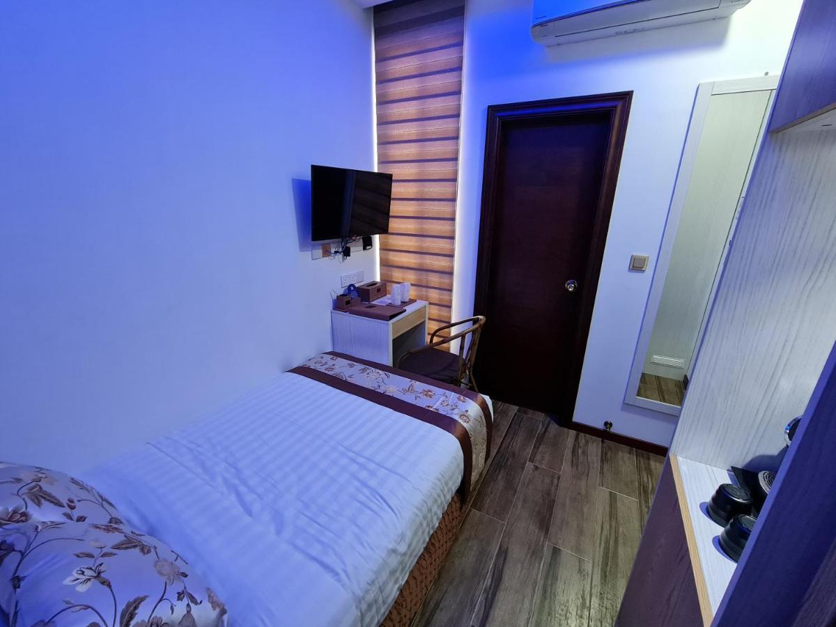 Standard Single Room Return Airport Transfer on Food & Beverage