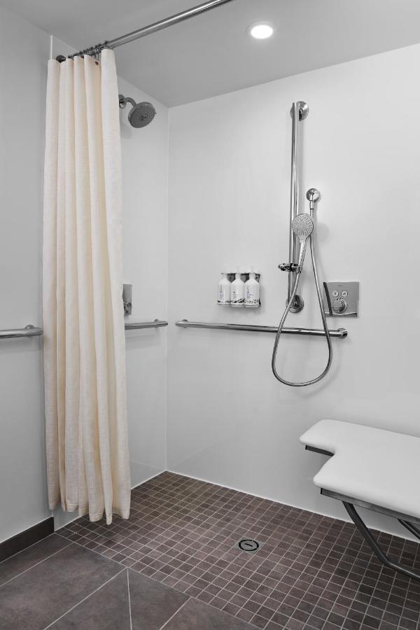 Quarto Queen Premium Acessível a Pessoas com Mobilidade Condicionada
