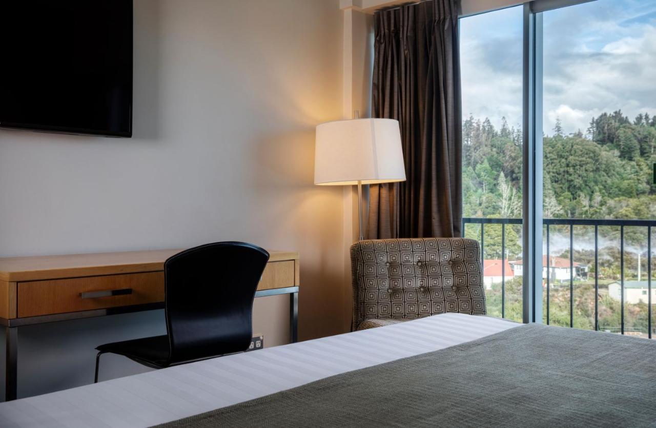 Deluxe King High Floor Room