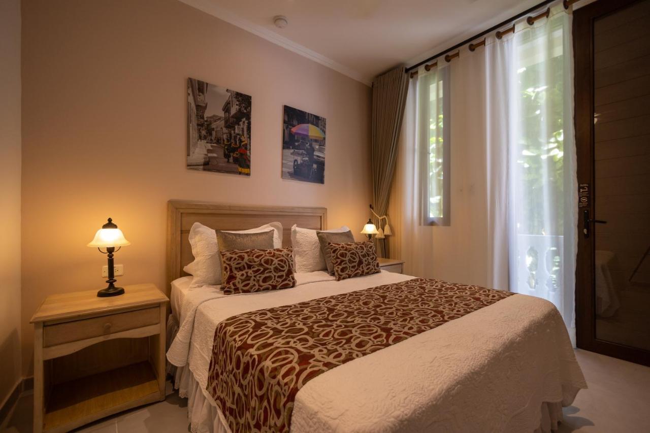 Standard Queen Room,1334418401:JPEG