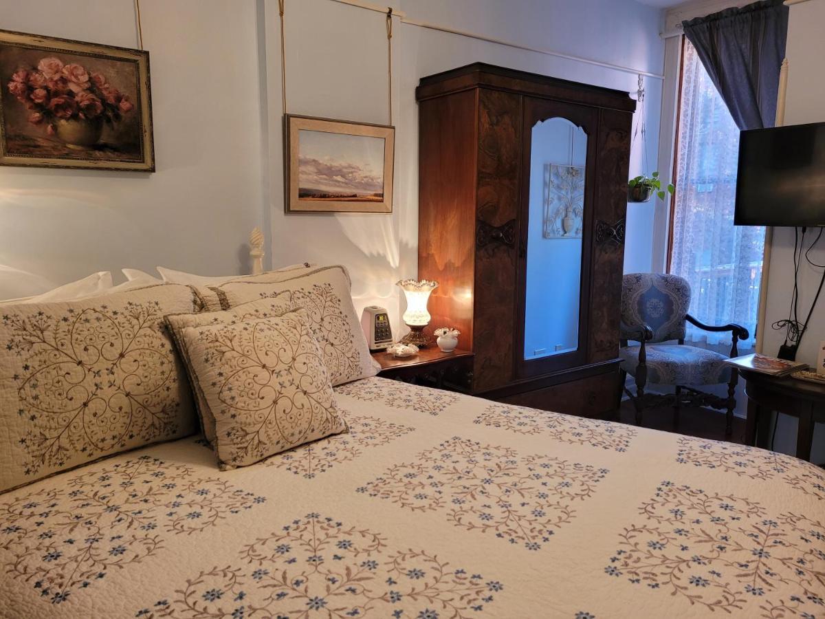 Queen Room,1342504841:JPEG