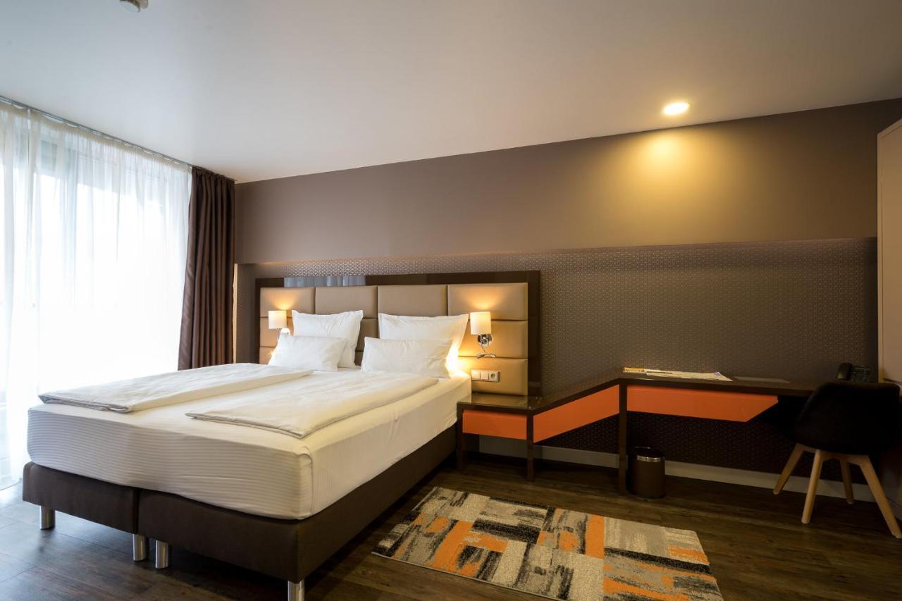 Executive Suite Balcony,1342561385:JPEG