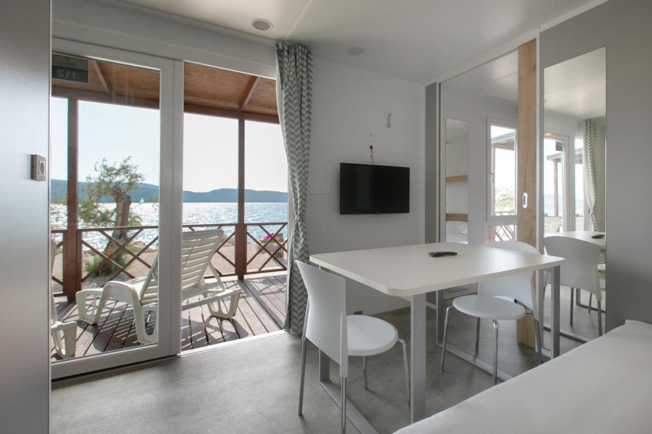 Premium Beach Two-Bedroom Mobile Home Terrace Sea View