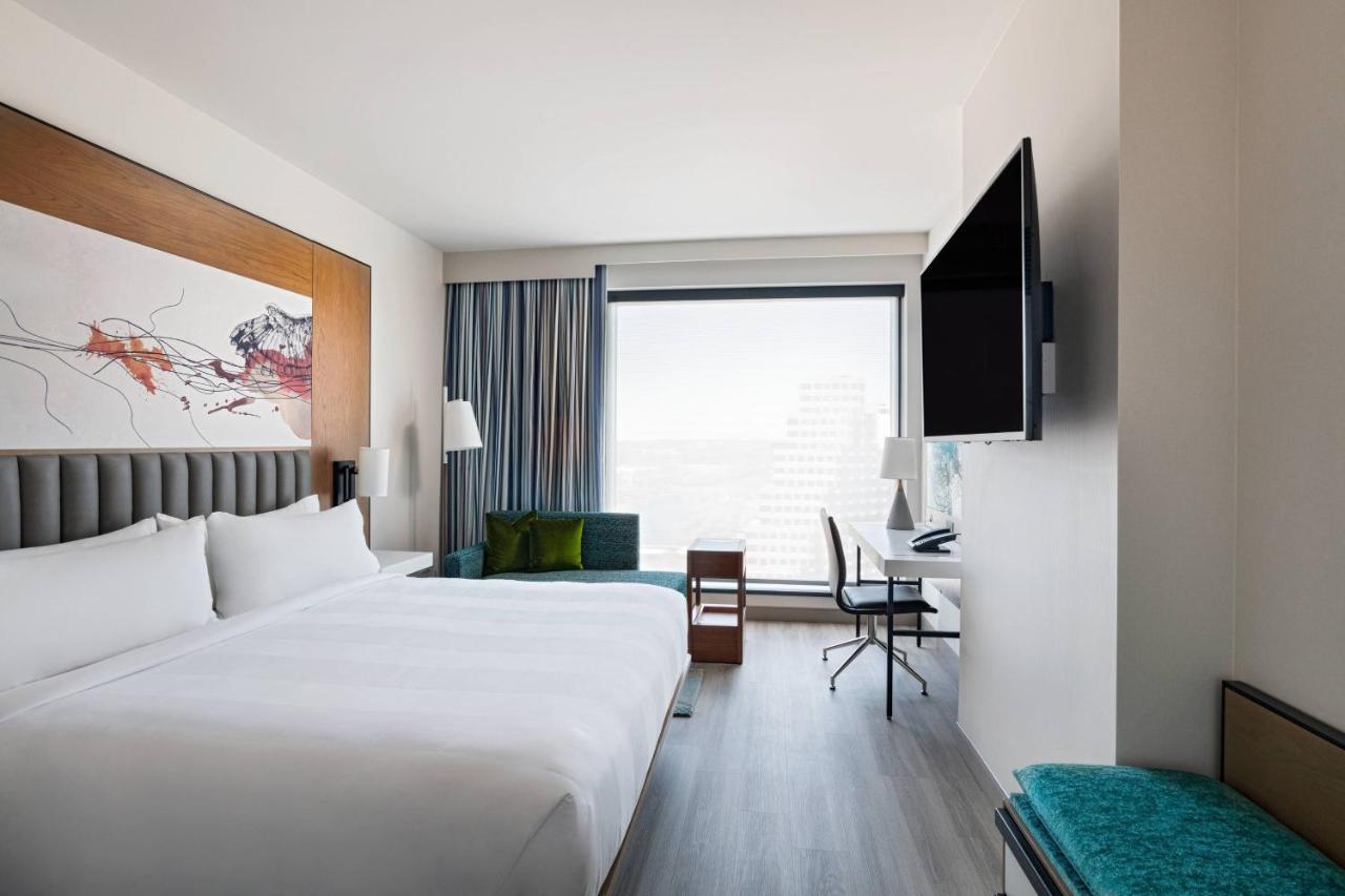 Quarto com cama king-size