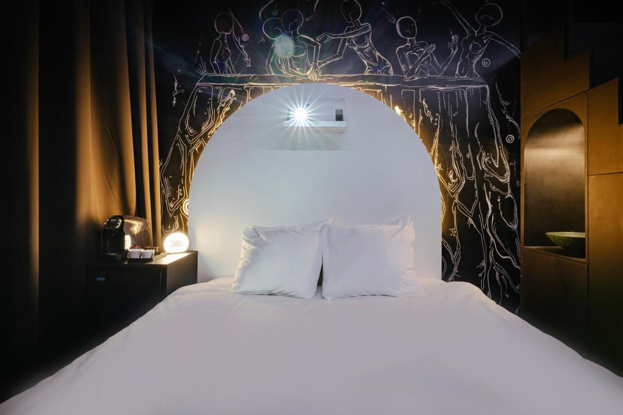 Quadruple Room "Le Noir" Friends by SUPPER,1569201185:JPEG