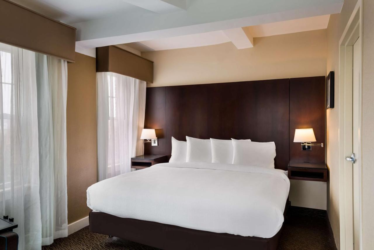 Corner King Suite,1362558416:JPEG