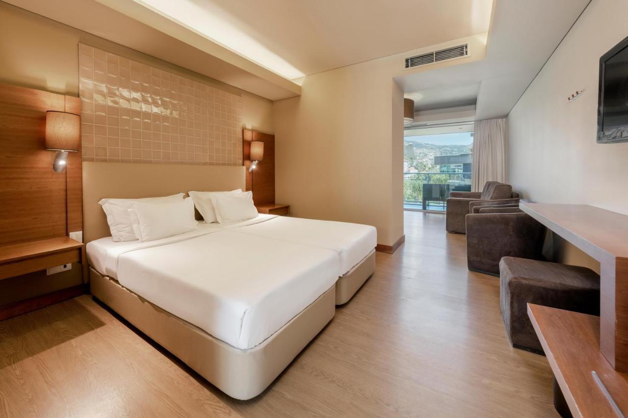 Studio with Mountain View,1362655832:JPEG