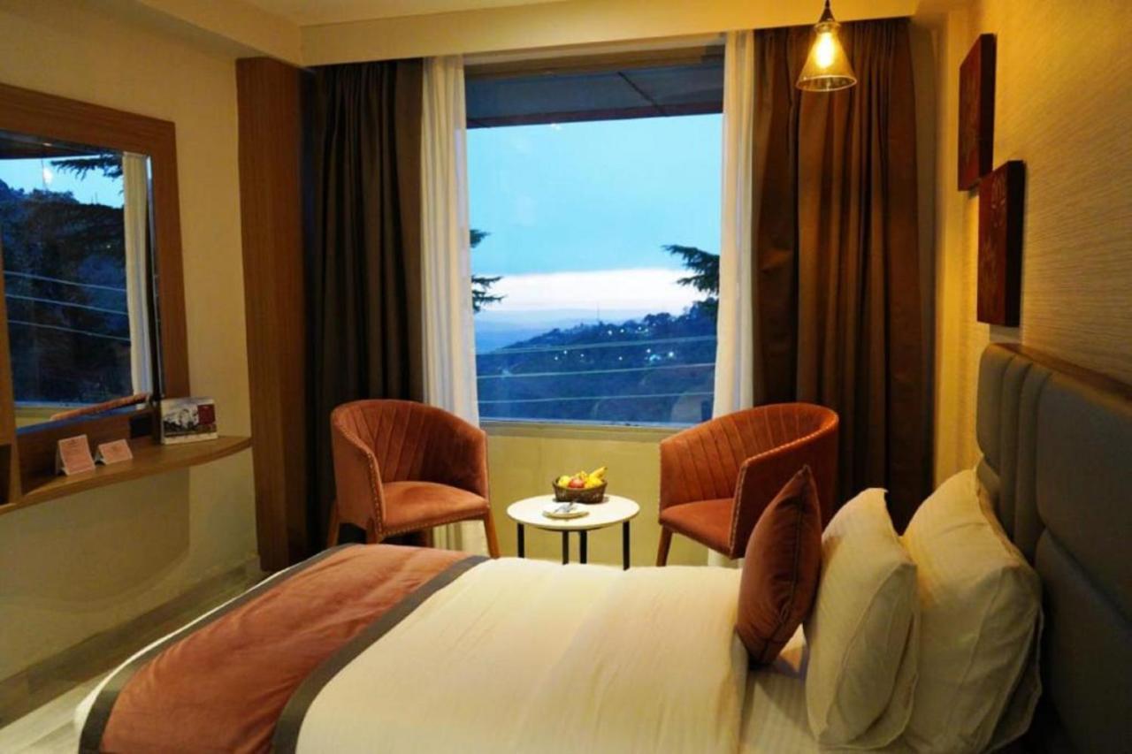 Standard Room with Mall Road View