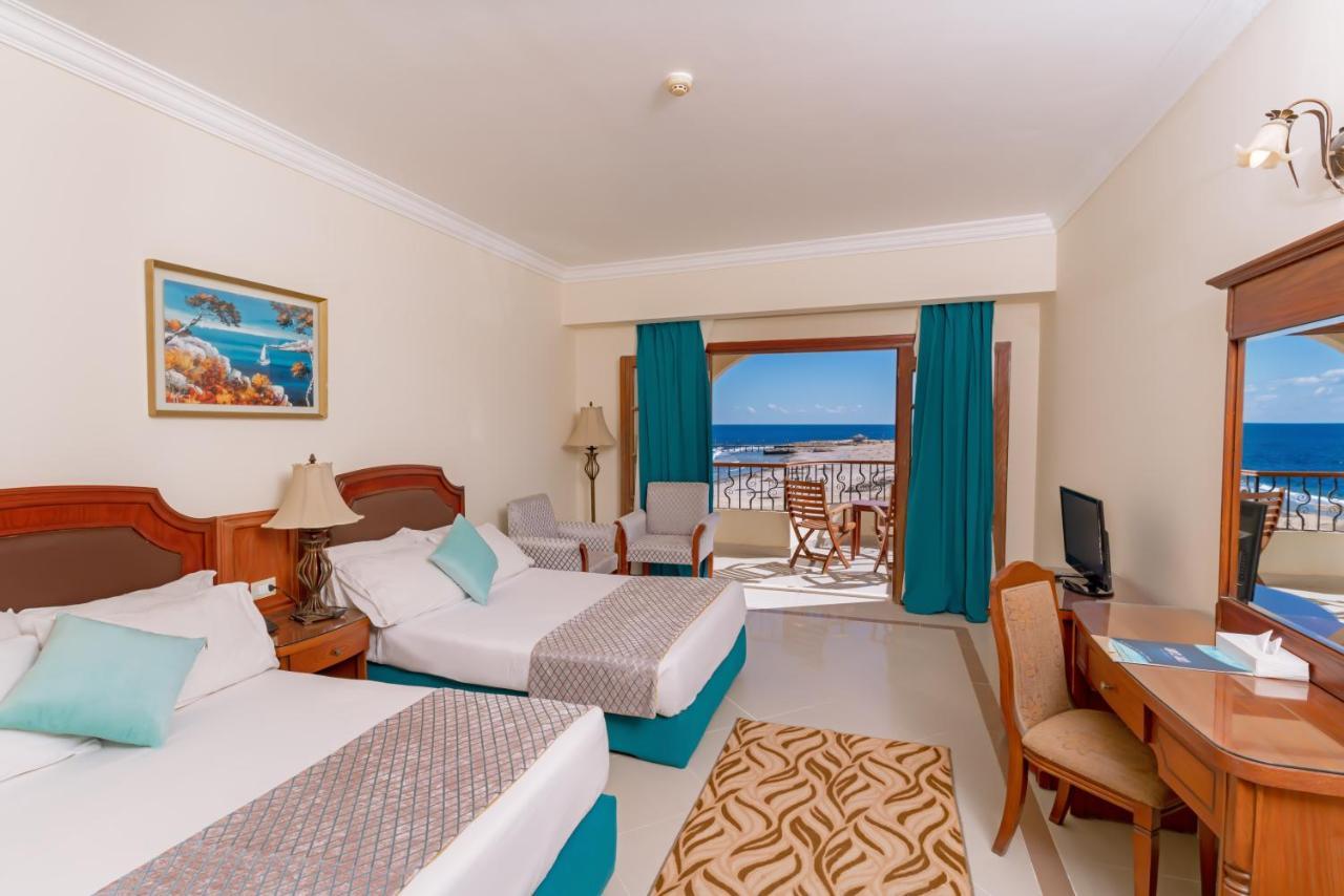 Double or Twin Room with Sea View