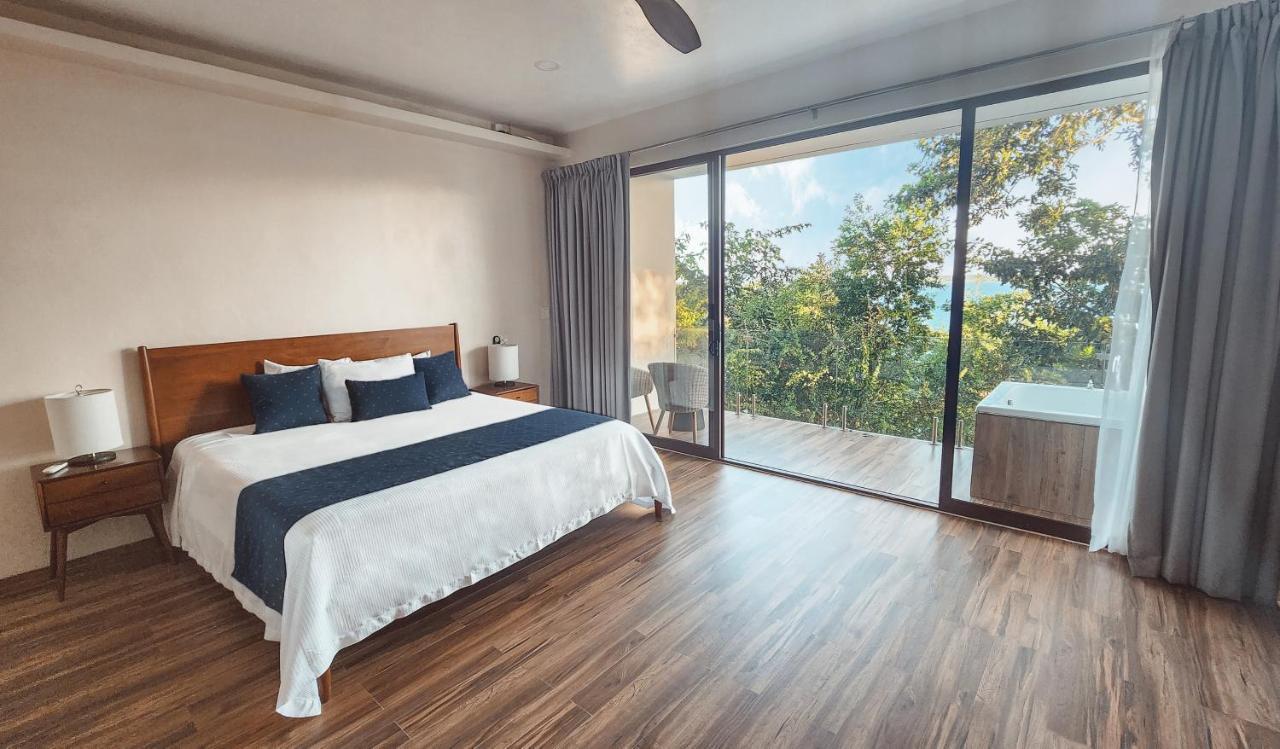 Deluxe King Suite - Adults Only