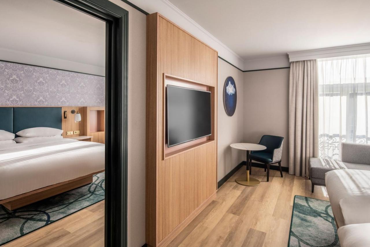 Hébergement 2 Chambres Communicantes avec 1 Lit King-Size et 2 Lits Jumeaux