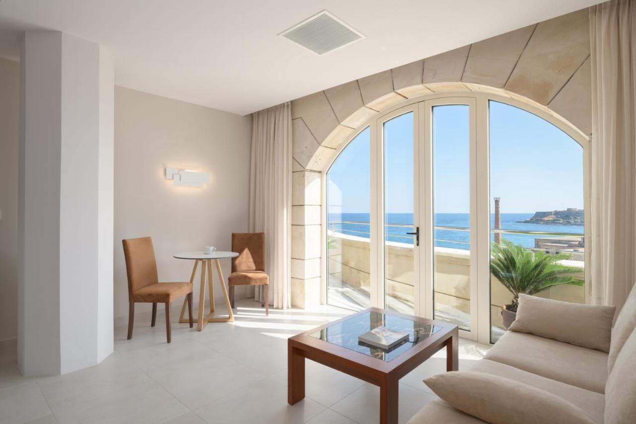 Suite with Jacuzzi,1396614866:JPEG