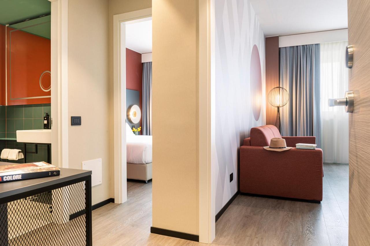 Suite,1398342317:JPEG