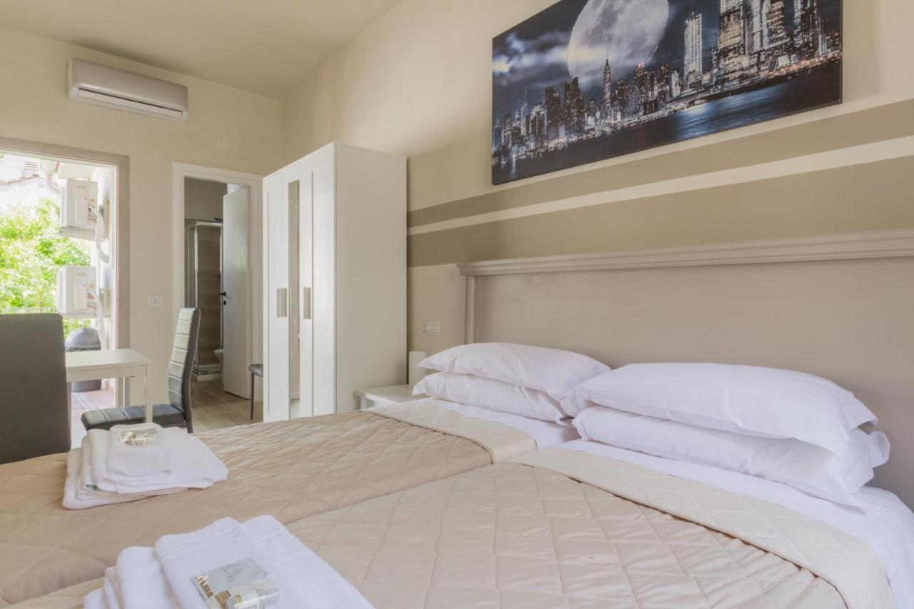 Twin Room,1402935323:JPEG