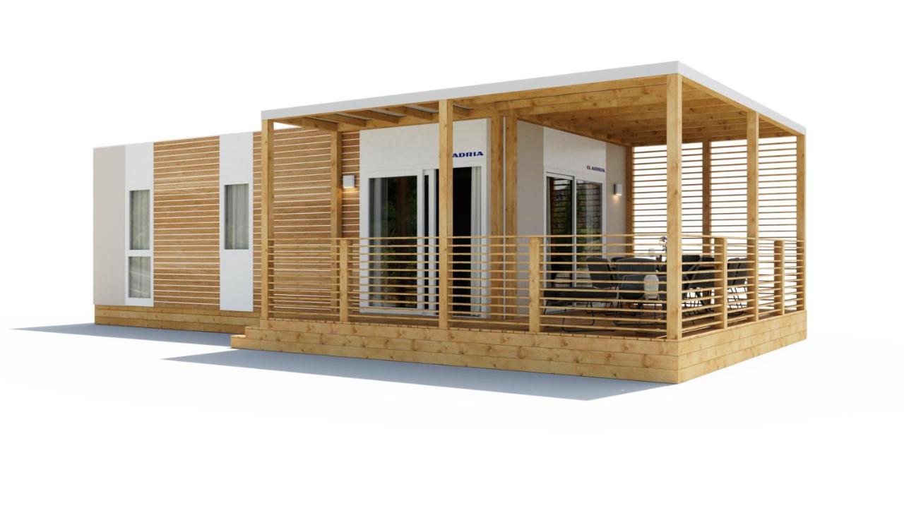 Deluxe Familiestacaravan met 2 Slaapkamers en Terras