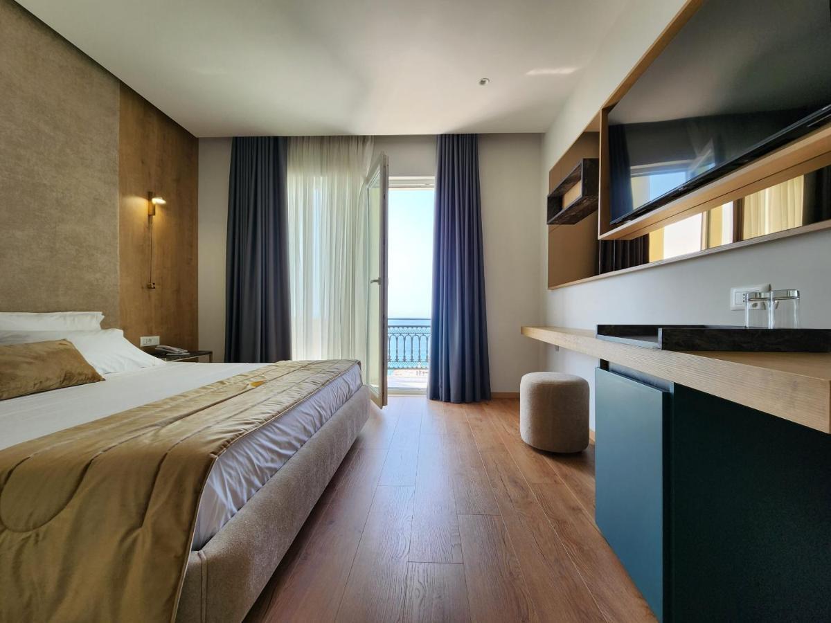 Habitación Doble Superior con balcón - vistas al mar