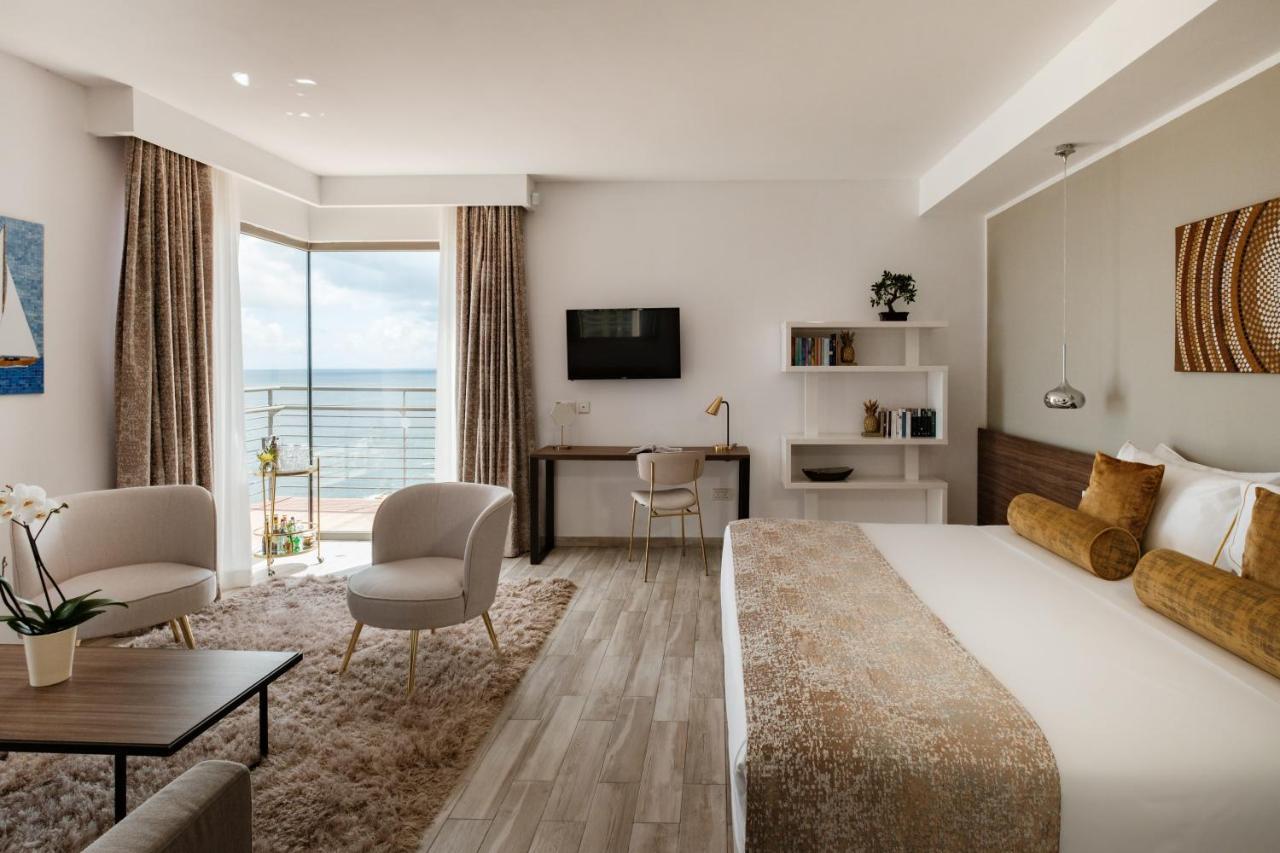 Suite d'Angle Bien Exposée - Vue sur Mer