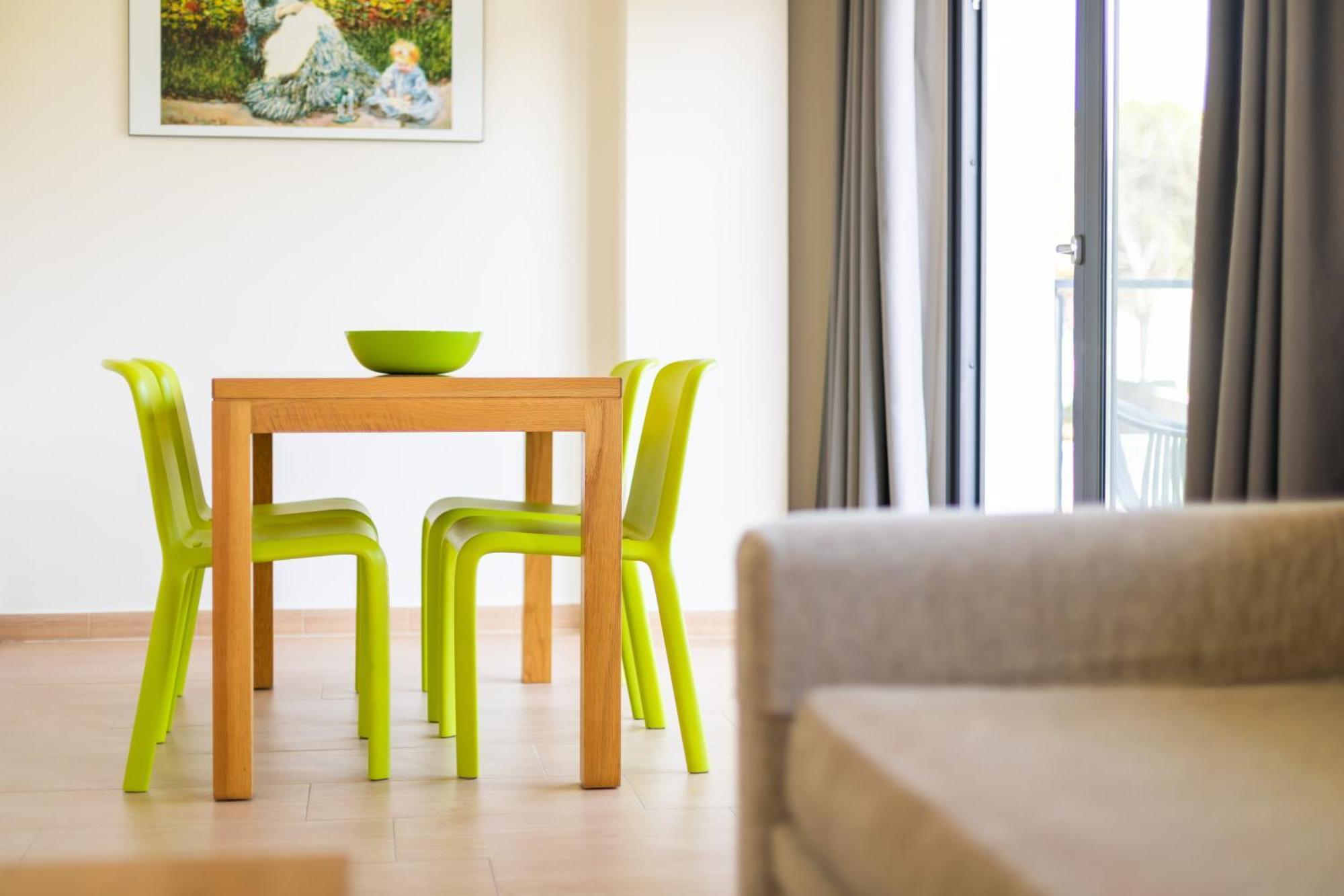 One-Bedroom Apartment (2 - 3 Adults),1431789067:JPEG