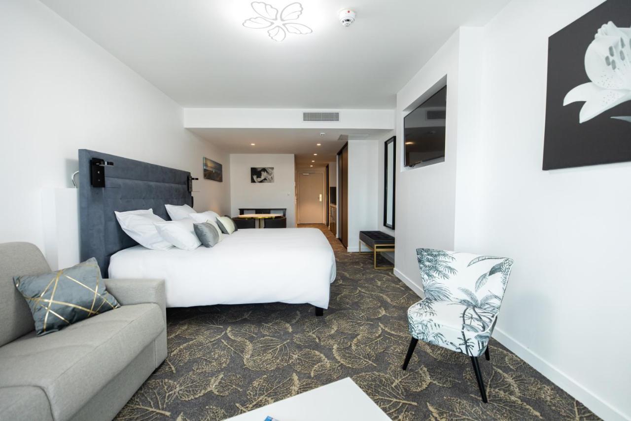 Chambre Supérieure avec Balcon - Vue sur Bassin