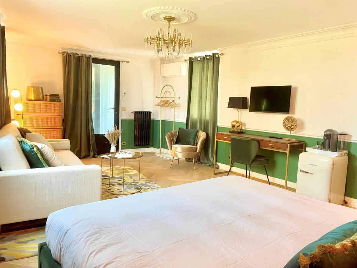 Deluxe Room (2 Adults + 1 Child),1491800212:JPEG