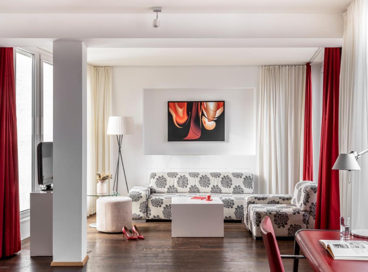 Senior Suite (with access to Rooftop Lounge),1523457433:JPEG