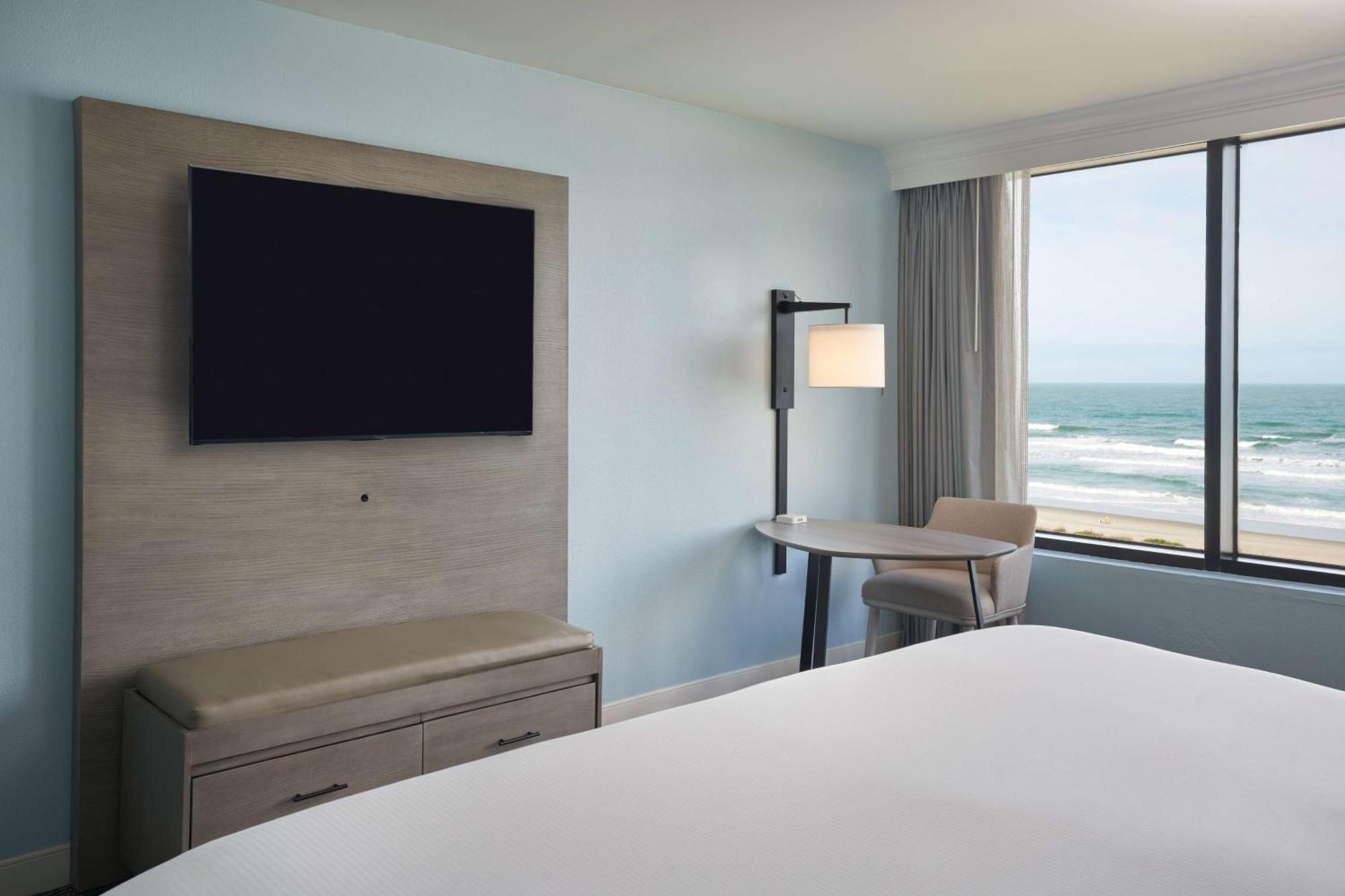Quarto com Cama King-size e Vista do Mar - Não Fumantes