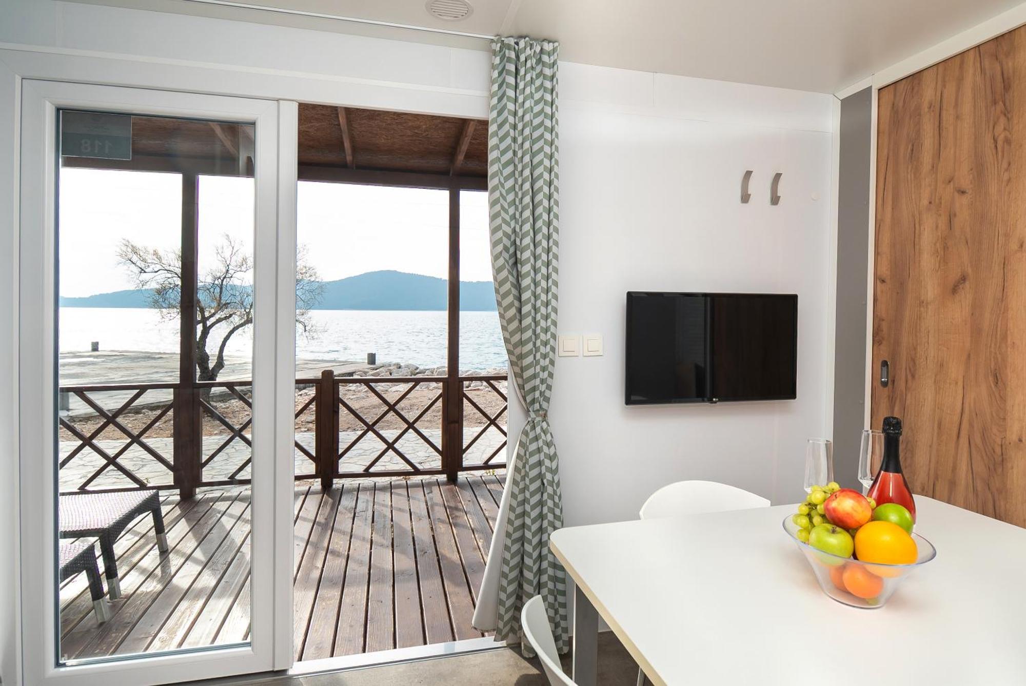 Premium Beach Two-Bedroom Mobile Home Terrace Sea View