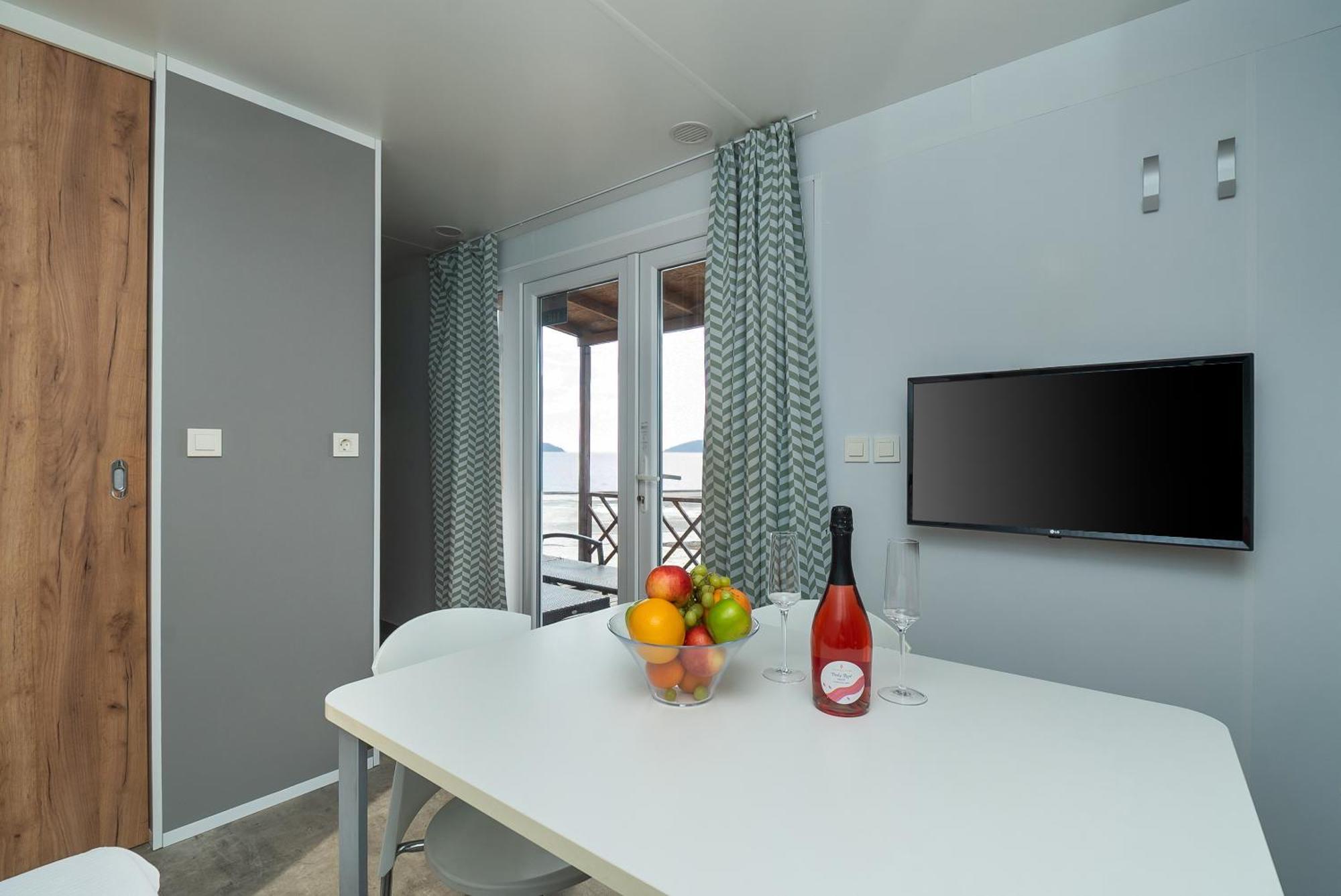 Premium Beach Two-Bedroom Mobile Home Terrace Sea View