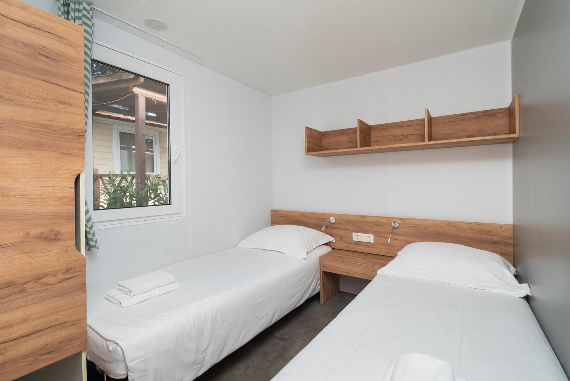 Premium Beach Two-Bedroom Mobile Home Terrace Sea View