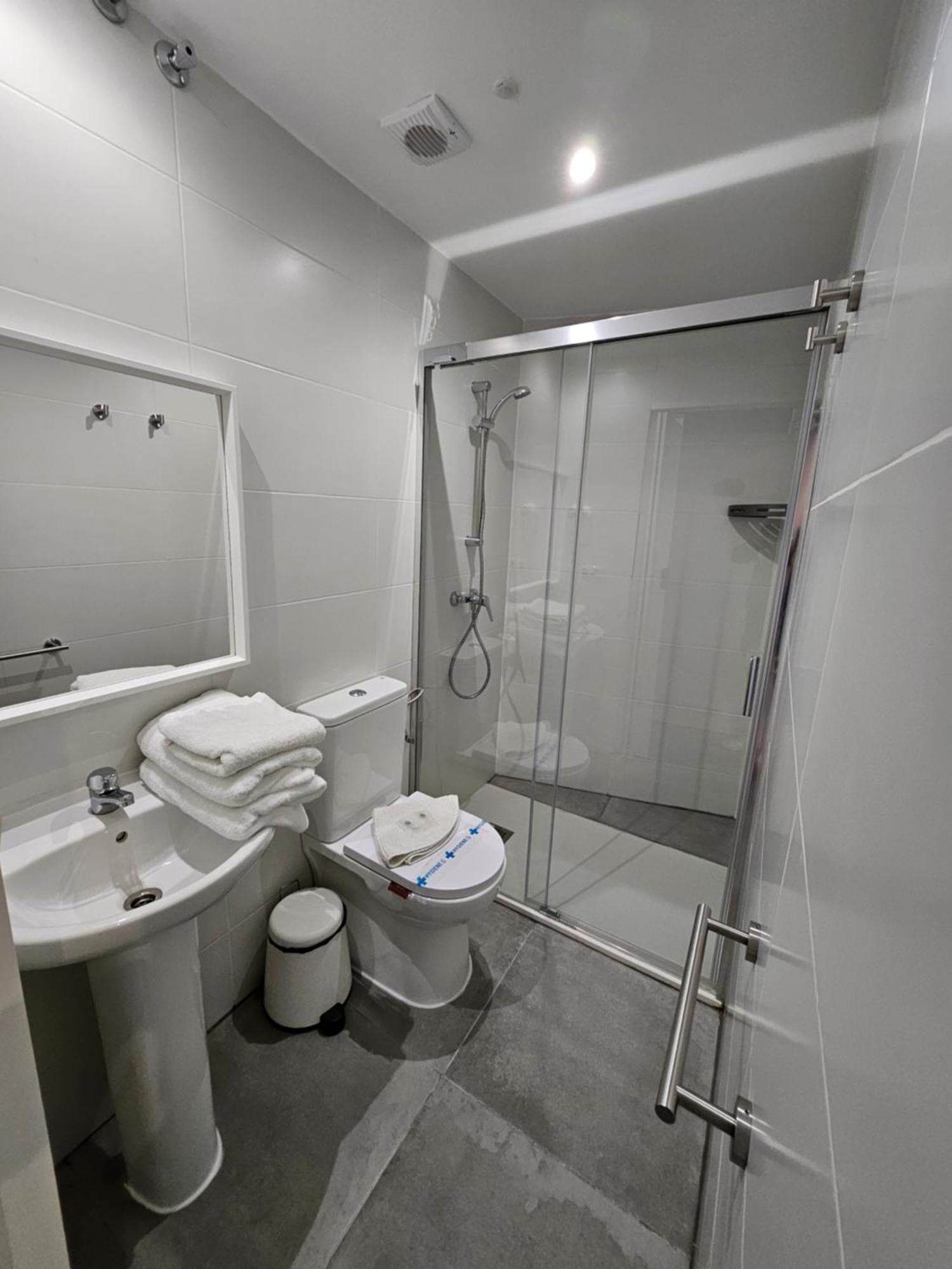 Double Room Private Bathroom