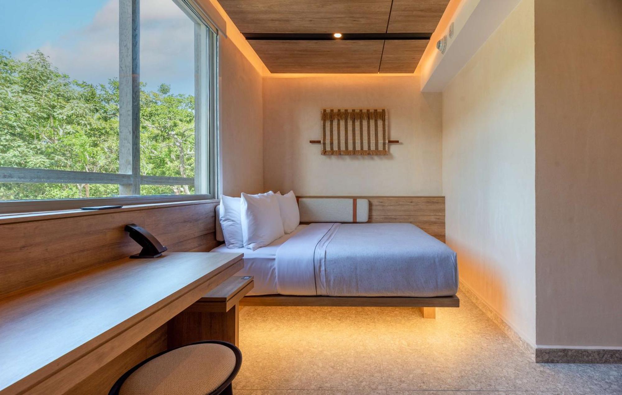 Queen Room with Mobility/Hearing Accessible 3X3 Shower