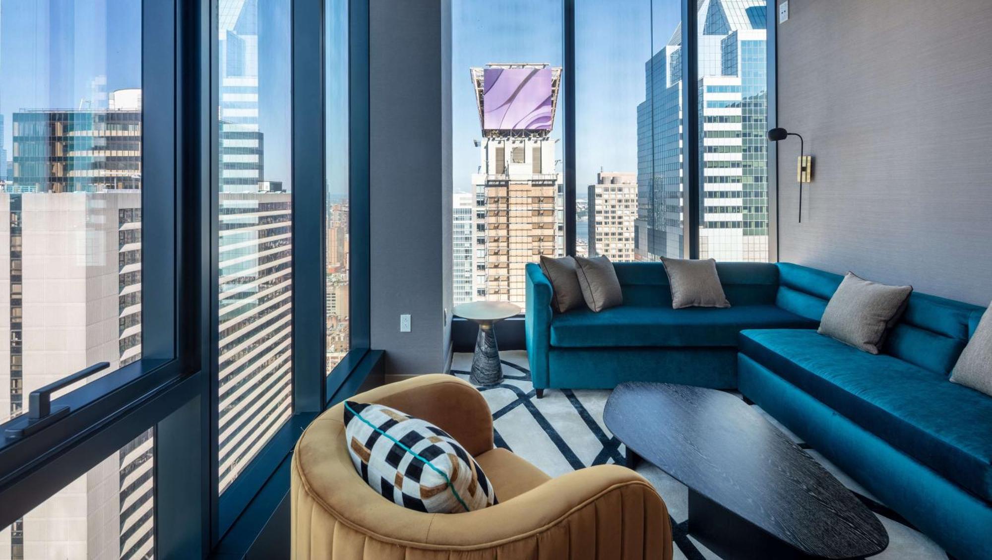Corner King Suite with Panoramic Square View,1548800614:JPEG