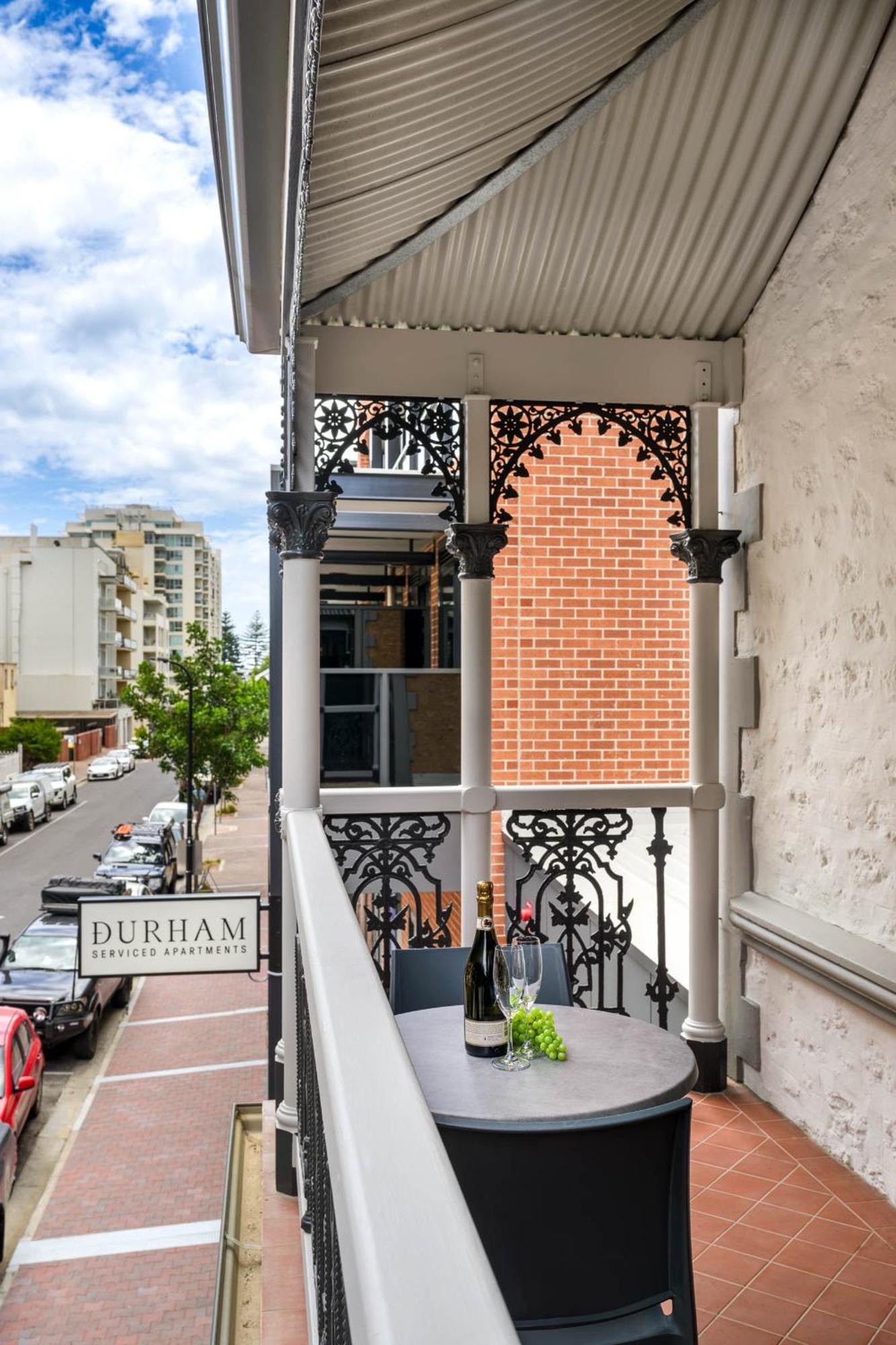 One-Bedroom Apartment,1507378801:JPEG