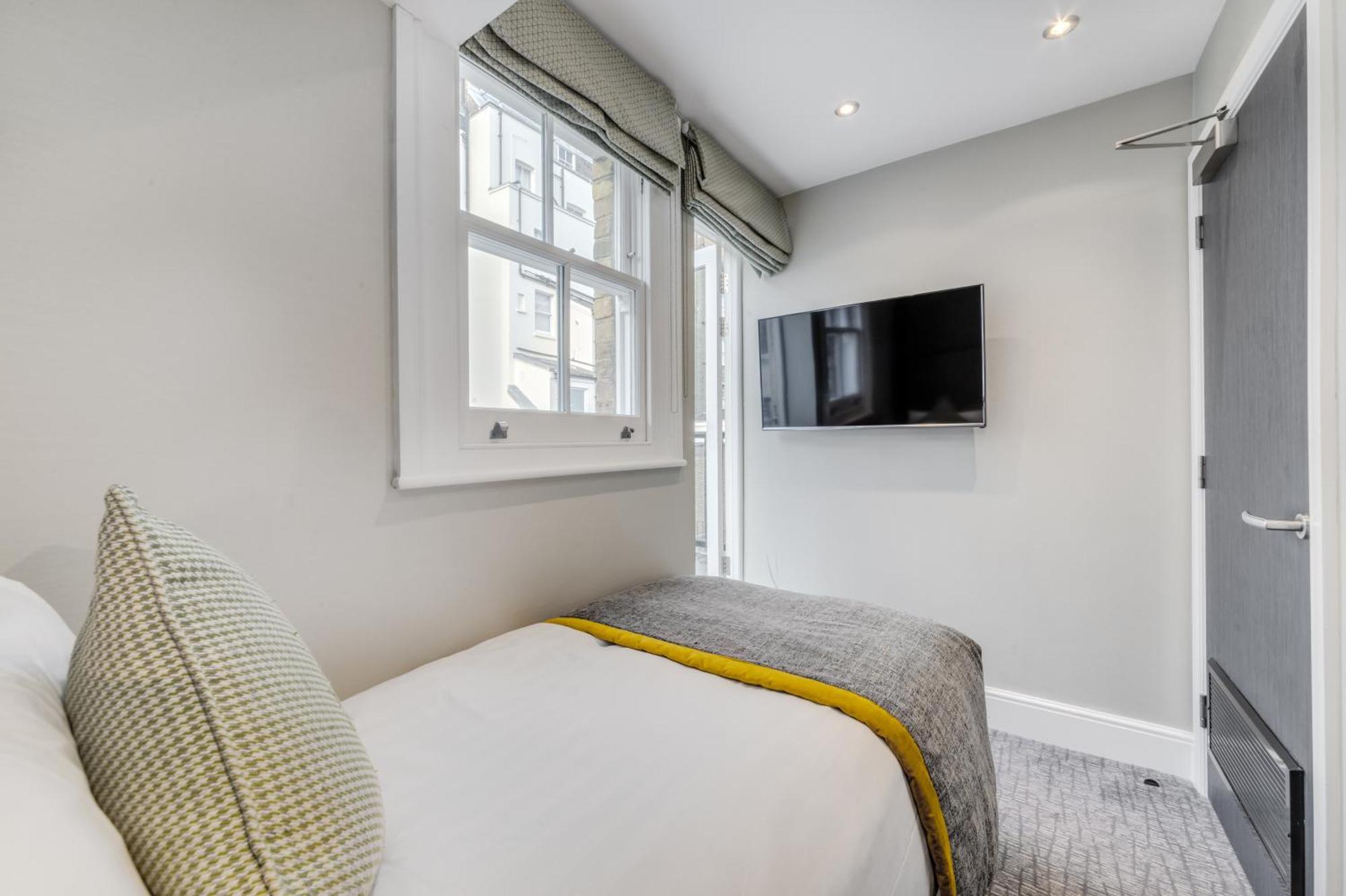 Single Room with Balcony,1516338943:JPEG