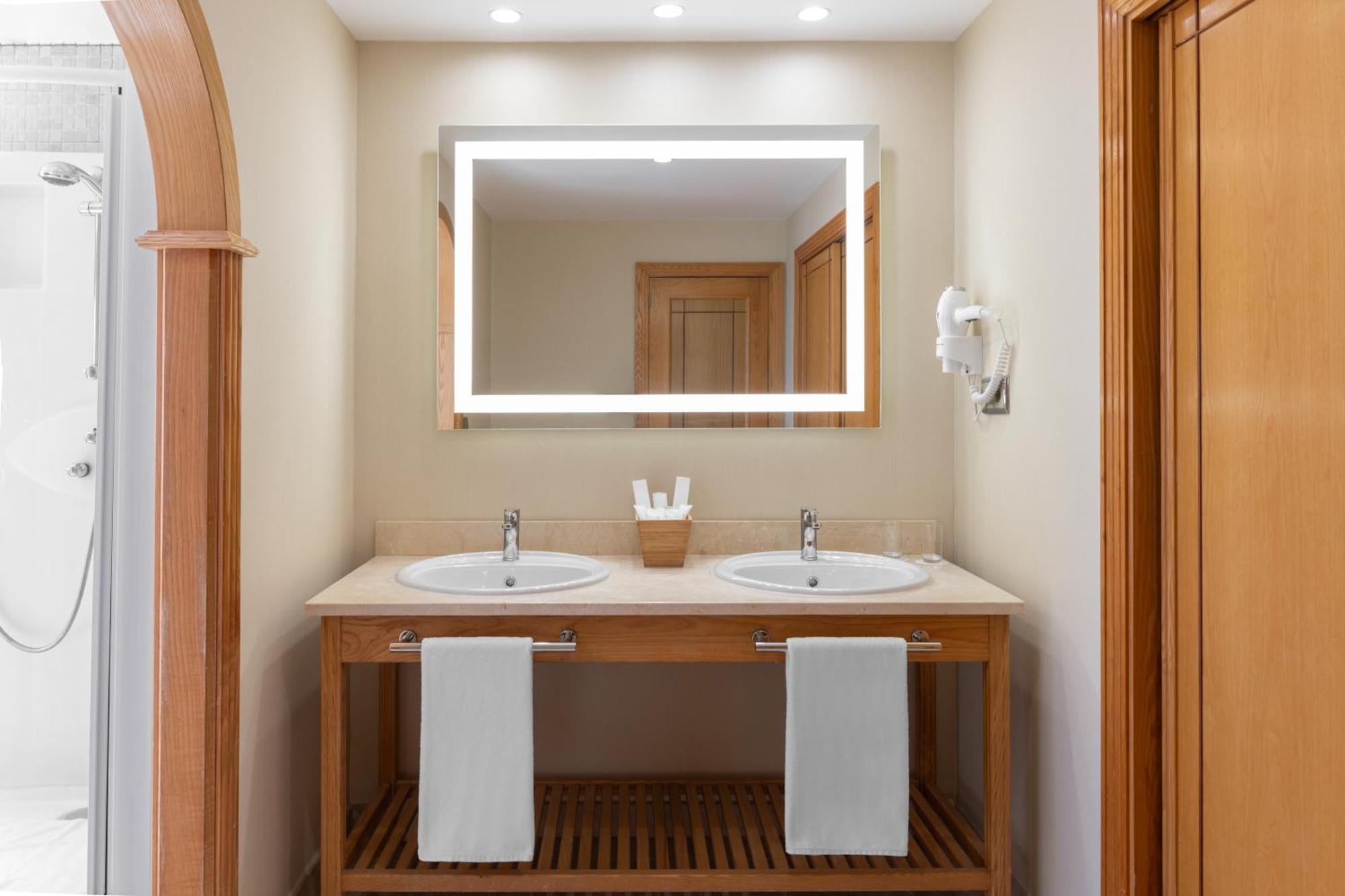 Junior Suite with Sea View (1 Adult)