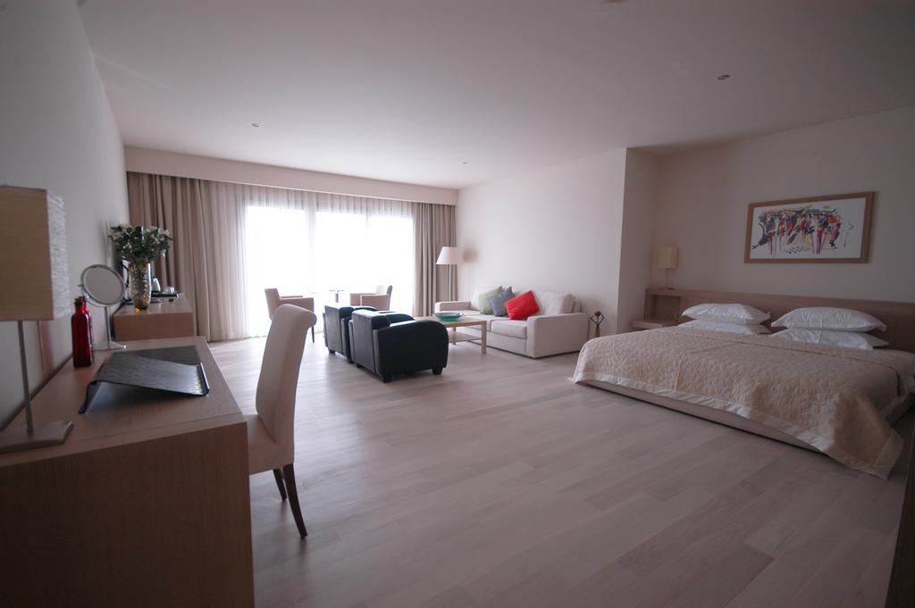 Honeymoon Suite