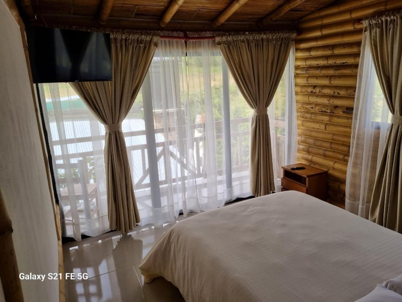 Habitación Doble con vistas a la montaña