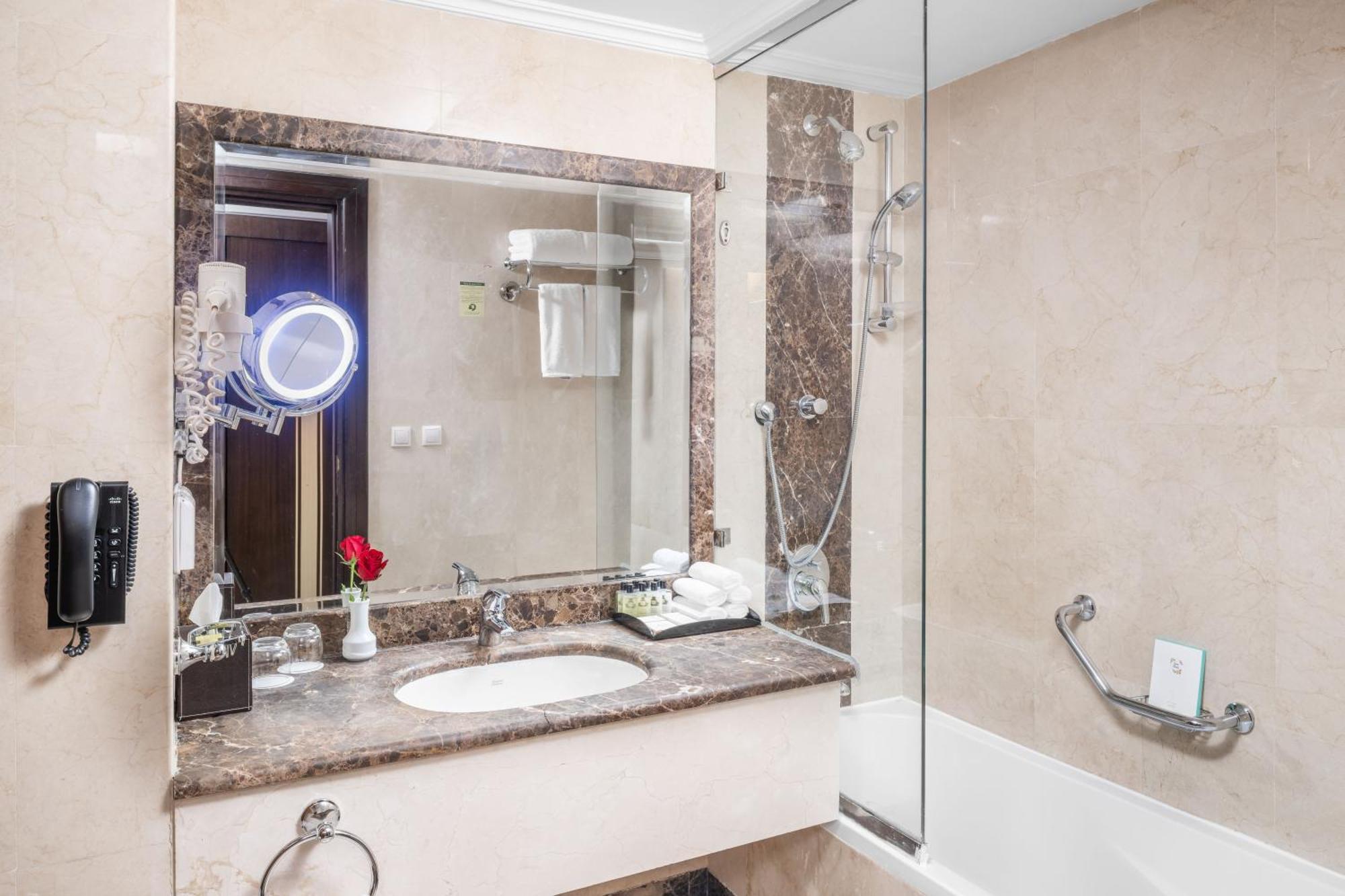 Superior Room Triple bed, City View