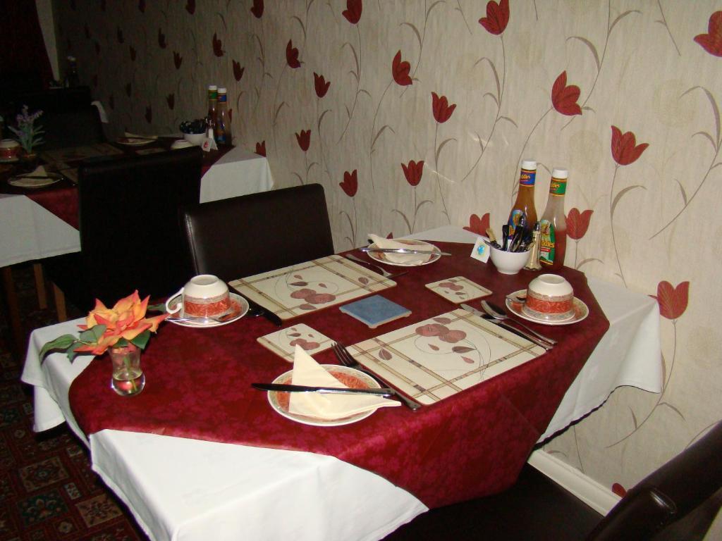 Double Room with Four Poster Bed (Room 2 on 1st Floor)