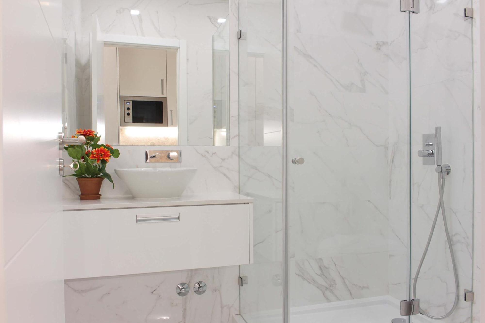 Twin Room with Private Bathroom