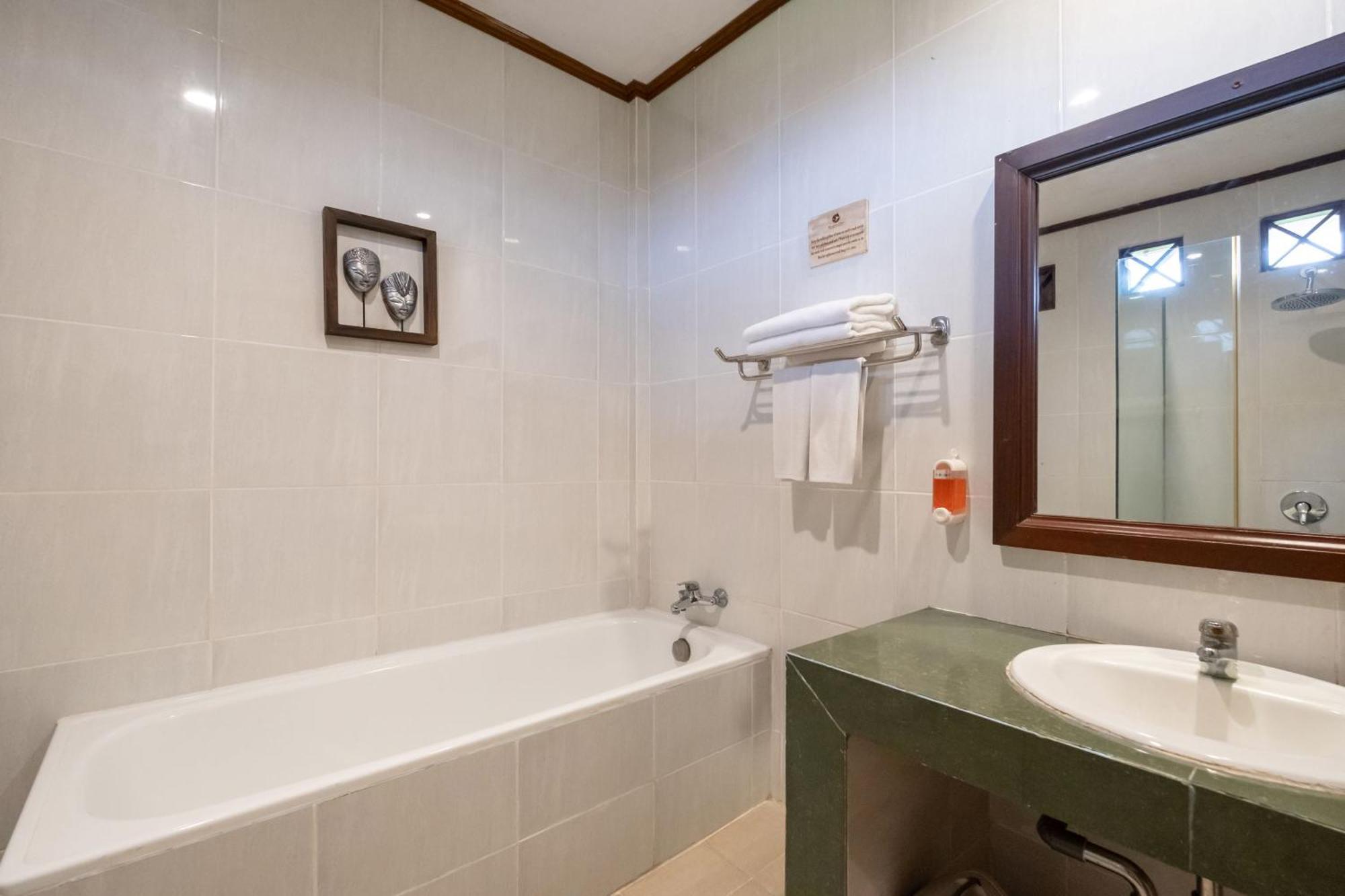 Deluxe Double or Twin Room with Garden View