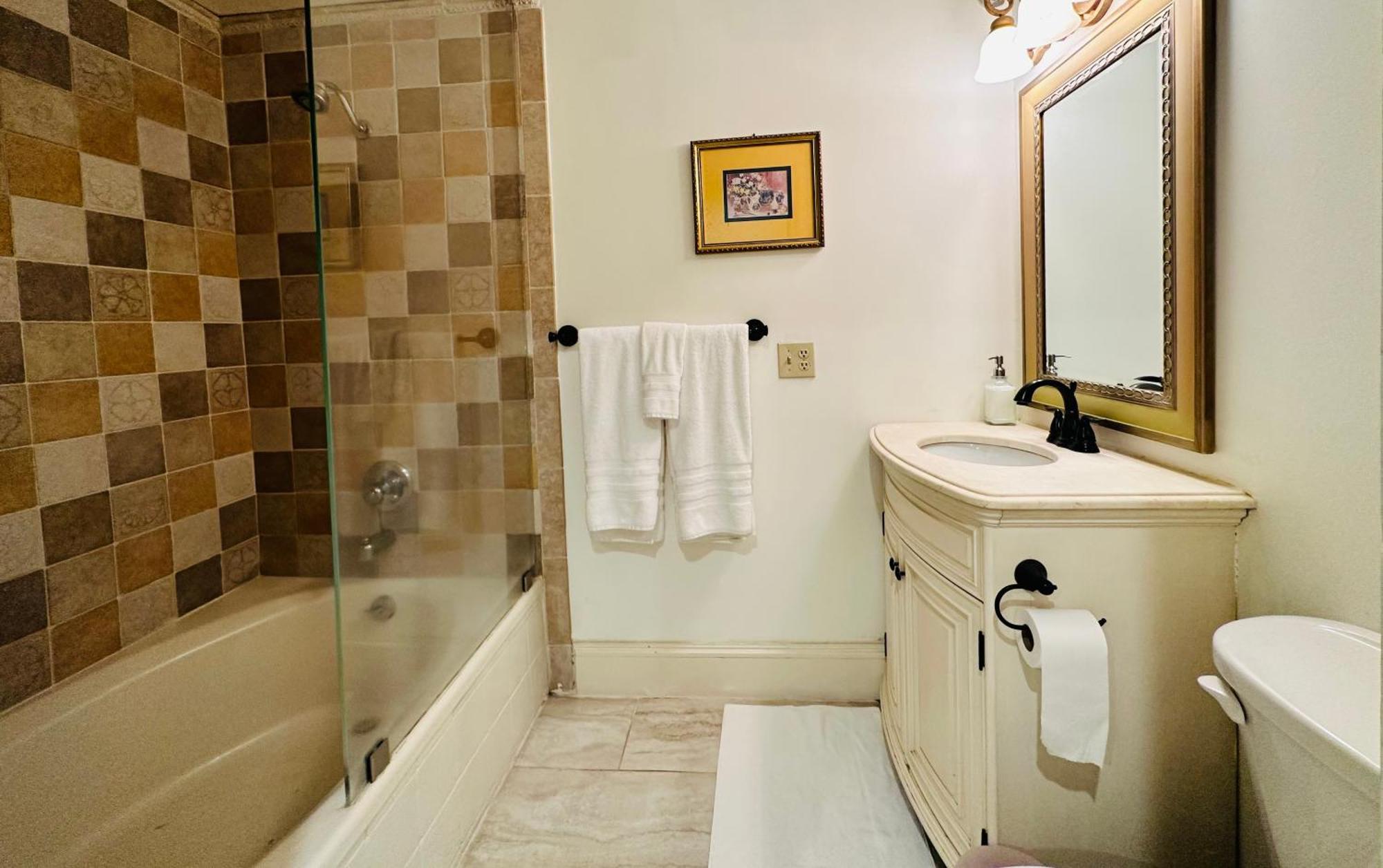 Standard Queen Room