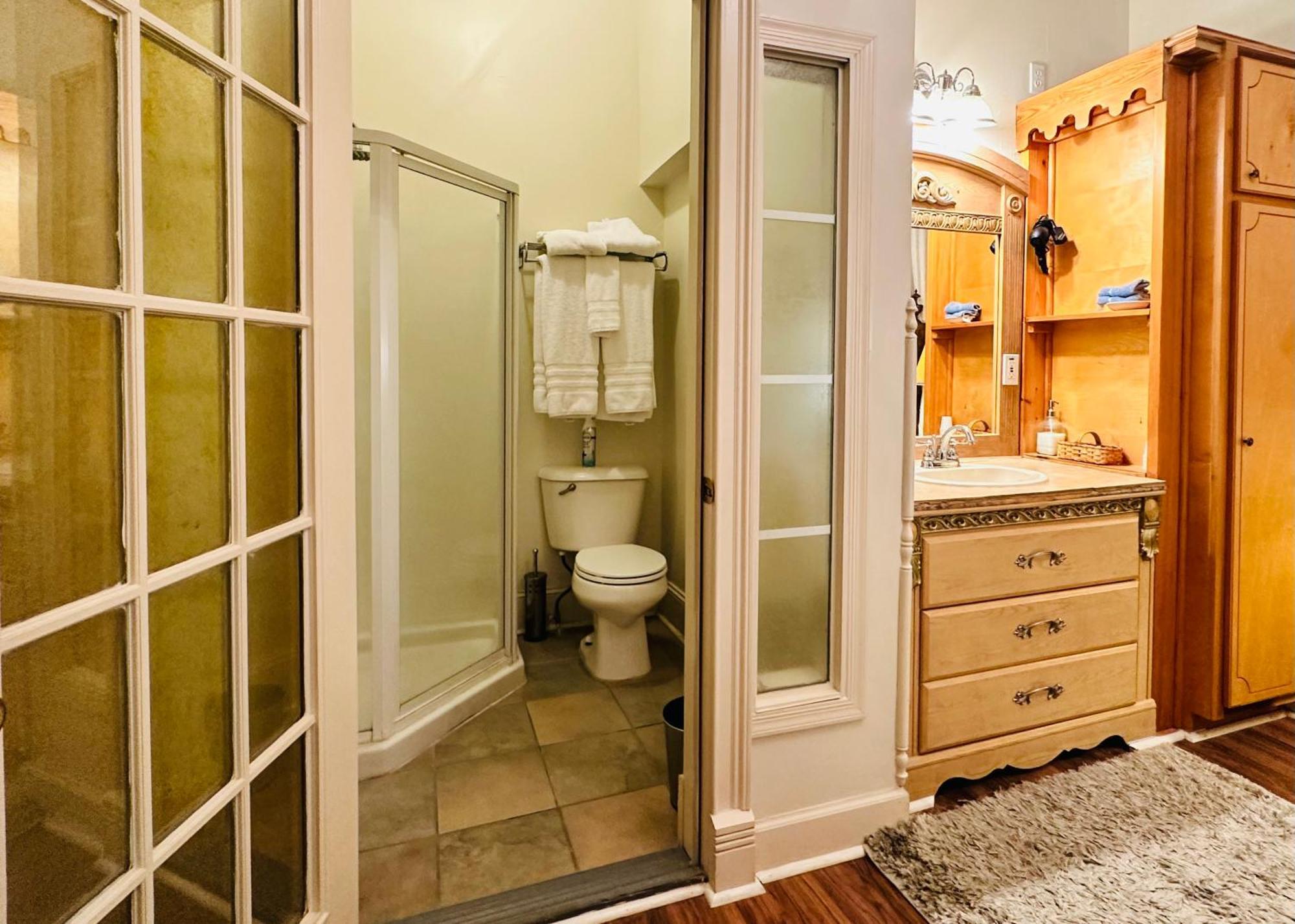 Standard Queen Room